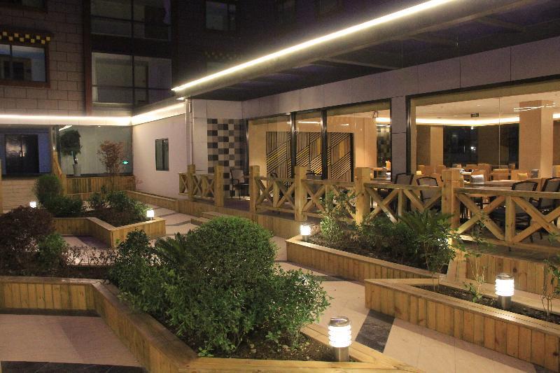 Holiday Inn Express Daocheng Yading, An Ihg Hotel Dış mekan fotoğraf